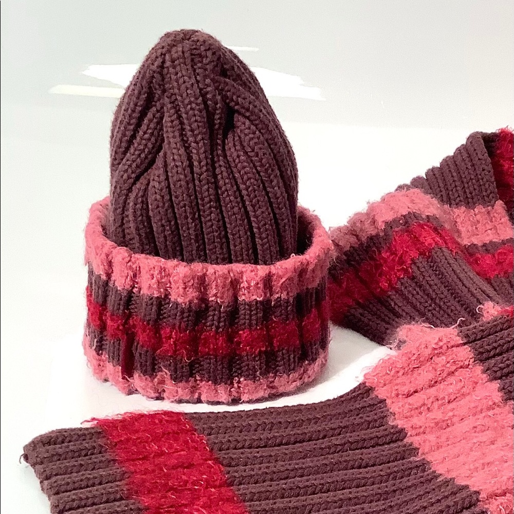 Jeanbourget Beanie Hat and Scarf Set NEW